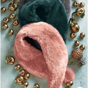 Pink faux fur collar scarf